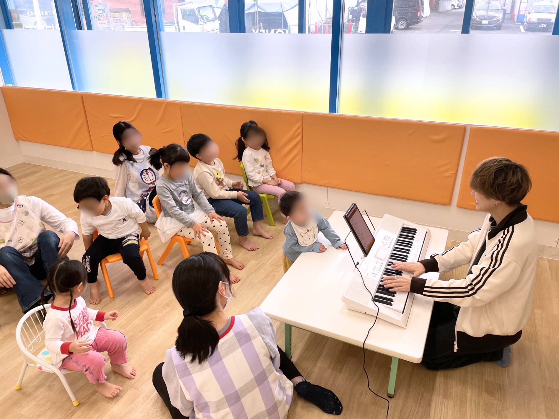 ボイストレーニングを楽しむ子どもたち